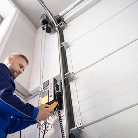 Lakewood-repair-garage-door